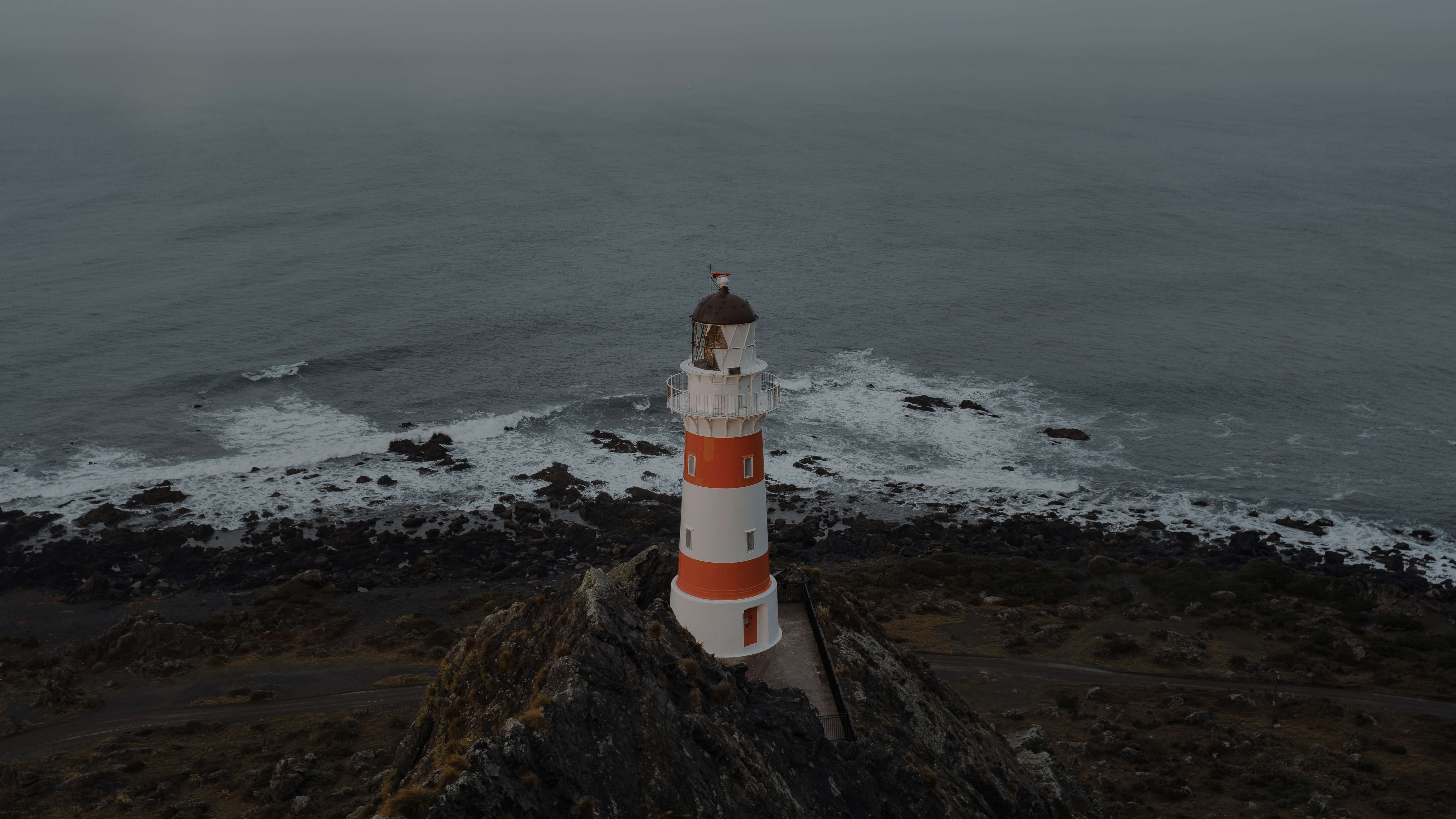 Picture from above of Wellington lighthouse on a grey day